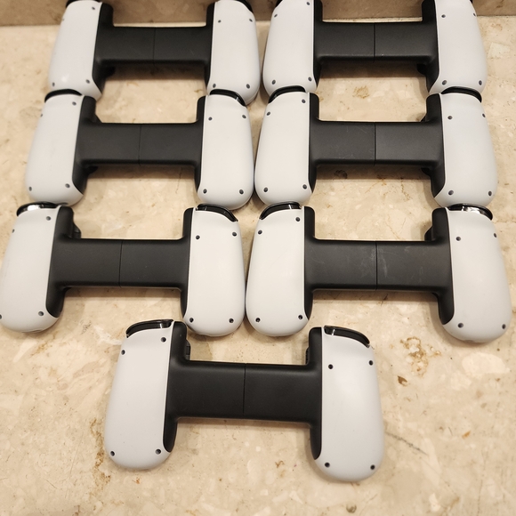 Backbone One White Gaming Controller - Picture 2 of 2